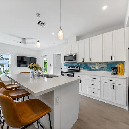 Affordable Luxury Apartments, 3 Min To Beach